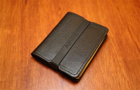 Ainste Ultra Slim Leather Wallet | Gadgetsin