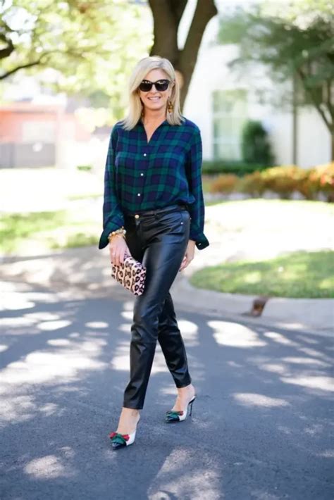 How to Style a Flannel? 8 Flannel Outfit Ideas - After SYBIL