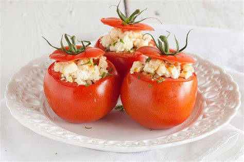 Stuffed beefsteak tomato with feta cheese | Ohmydish