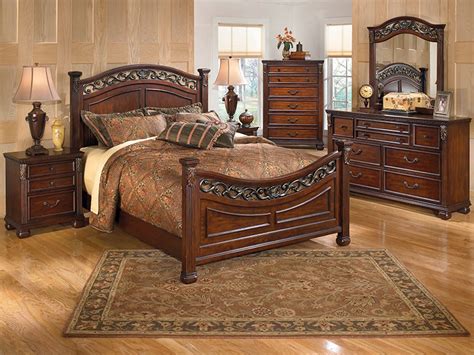 Ashley B526 Leahlyn 6 Piece Queen Bedroom Set In Warm Brown - -31/3