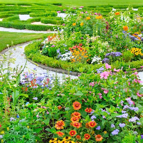 Flower Garden Layout Design Ideas That'll Make Your Neighbors Jealous ...