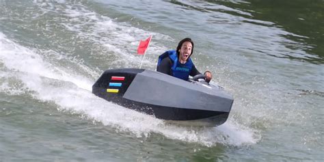 Low cost one-seater mini electric jet boat puts big thrills in a tiny ...