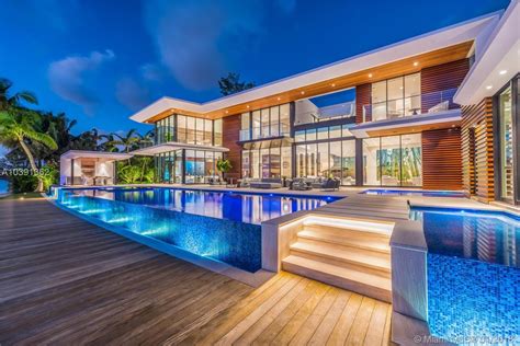 Magnificent Modern Miami Mansion With Ocean Panorama