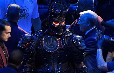 Video — Tyson Fury rewatches Deontay Wilder’s entrance: “He looks ...