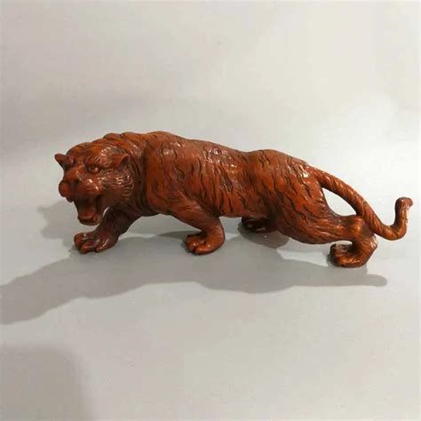 Lobular poplar wood carving decoration tiger Shengwei hand piece playing put piece crafts solid ...