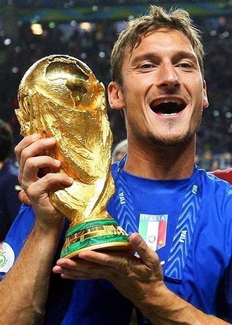 Francesco Totti z Pucharem Świata 2006 #francescototti #football #soccer #sports #sport # ...