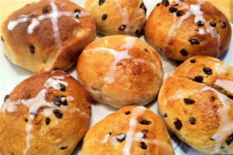 The not-so-Christian roots of hot cross buns -- with a recipe | Hot cross buns, Cross buns, Recipes