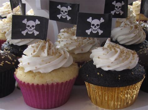 Pirate Themed Wedding Cupcakes | Lemon cupcakes with lime bu… | Flickr