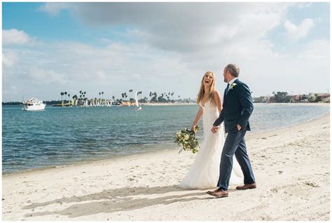 San Diego Harbor Yacht Wedding | Lindsey and Lance - Intimat Wedding