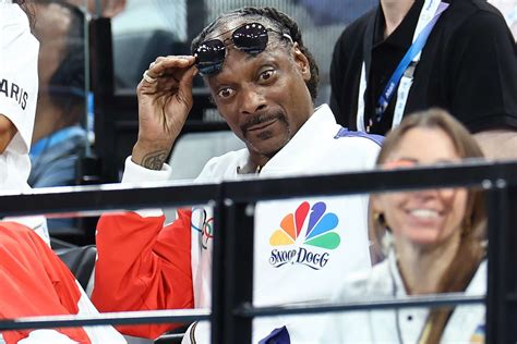 Snoop Dogg Gets an Olympic Swimming Lesson from Michael Phelps