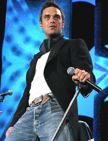 Robbie Williams biography, birth date, birth place and pictures