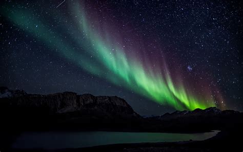 Aurora Borealis, The Wonderful Light in The North Pole’s Sky - Traveldigg.com