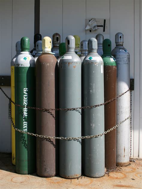 File:2008-07-24 Bundle of compressed gas bottles.jpg - Wikipedia, the ...