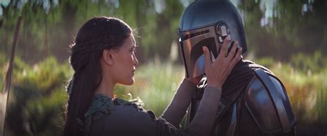 Why Does The Mandalorian Always Wear a Helmet - The Mandalorian Remove ...