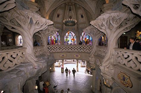 Castle at Disneyland, Paris (interior) Chateau Disneyland Paris, Parc ...