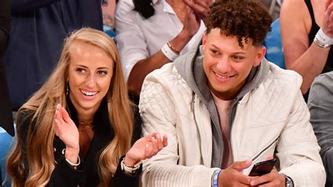 Kansas City Chiefs’ Patrick Mahomes, fiancée Brittany Matthews expecting baby – 102.5 The Bone