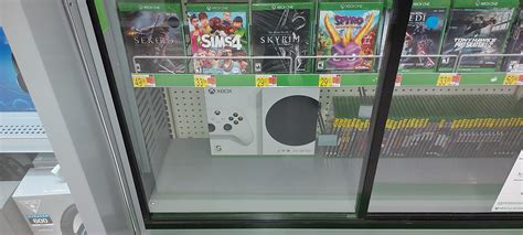 My local Walmart had 2 series s in stock : r/XboxSeriesX