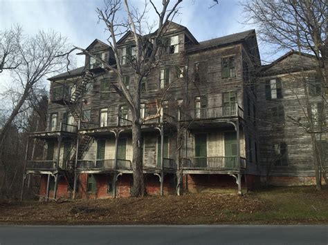 Haunted house on the hill [3264x2448] by Odd World Photography [OC] in 2020 | Abandoned places ...