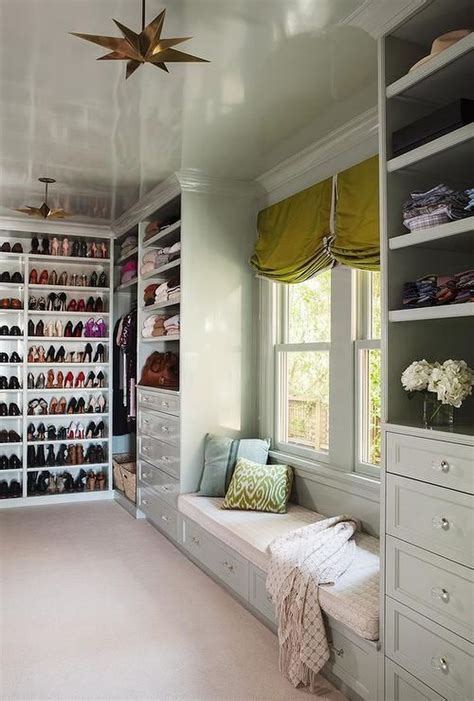 10+ Small Walk In Closet With Window Ideas – DECOOMO