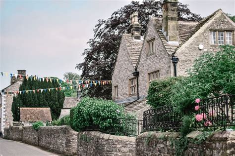 Ashford-In-The-Water: Prettiest Village in The Peak District - Derbyshire