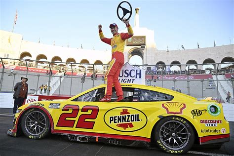 Logano edges Kyle Busch to NASCAR Clash win at LA Coliseum