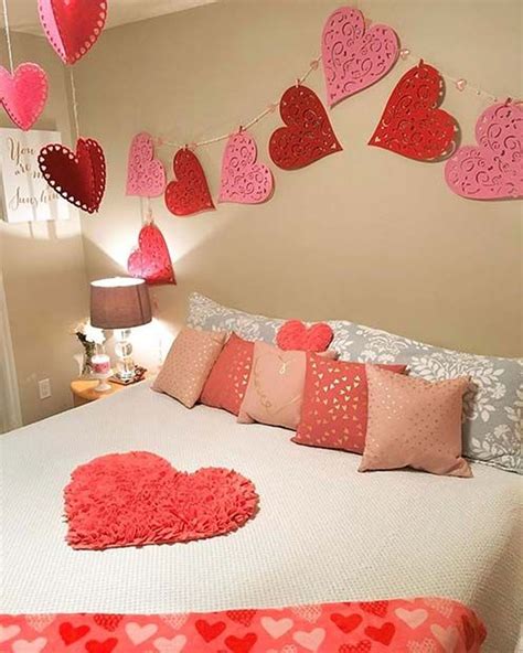 Cute And Romantic Valentine Bedroom Decor Ideas 27 - PIMPHOMEE