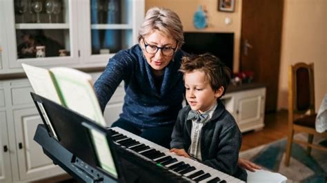 How Parents Can Help Their Kids Prepare for a Piano Recital