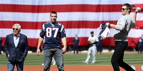 Tom Brady throws out first pitch at Fenway