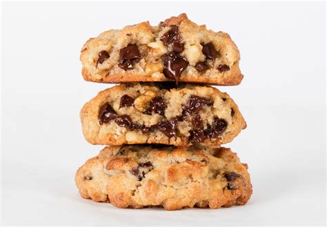 Levain Bakery Takes Its Cult Chocolate Chip Cookies to Supermarkets ...