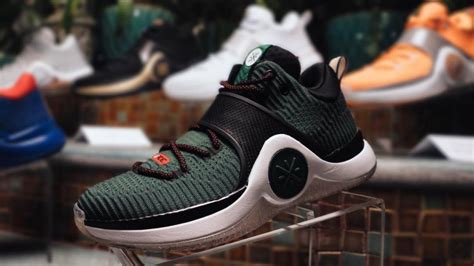 A Detailed Look at the Way of Wade 6 'Christmas' - WearTesters