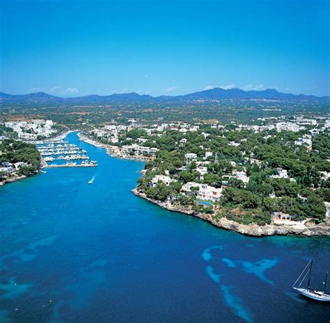 Cala Llonga in Cala d'Or - Island of Mallorca, Spain. | Islas, Islas ...