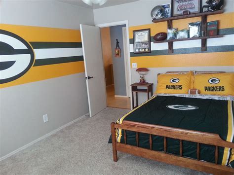 Green Bay Packer bedroom | Green bay packers bedroom, Football rooms ...