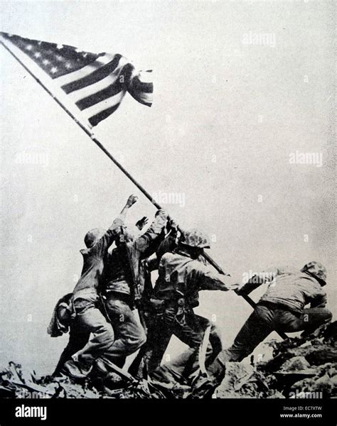 Iwo jima flag raising 1945 hi-res stock photography and images - Alamy