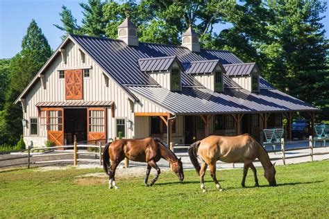 Beutiful Pics Of Barns And Horses : Rustic interior... ugh LOVE open box stalls!!!! | dilly ...