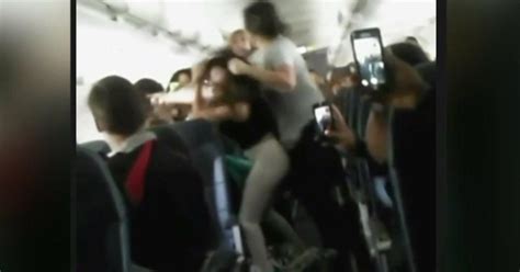 Spirit Airlines passengers fight on flight from Baltimore to Los Angeles, California - CBS News