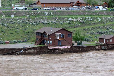 Yellowstone flooding forces 10,000 to leave national park | WETM ...