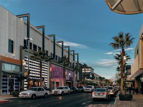 Downtown Summerlin Mall | Charming Outdoor Shopping Center