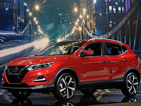 2020 Nissan Rogue Sport First Look - Kelley Blue Book