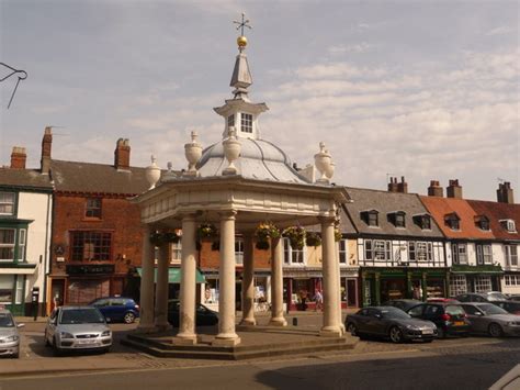 Beverley: market cross © Chris Downer cc-by-sa/2.0 :: Geograph Britain ...