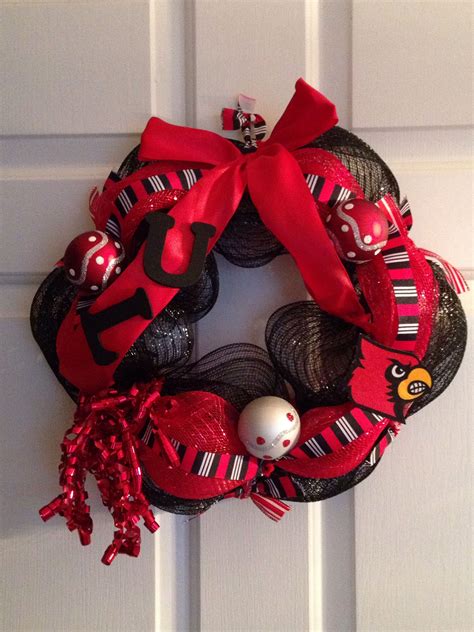 Sports wreath Wreath Crafts, Wreath Ideas, Diy Wreath, Sports Wreaths ...