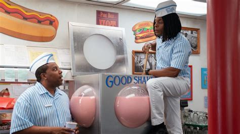 'Good Burger 2' Trailer Reveals Robot Threat, Plus See Original Cast Return (PHOTOS)