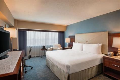 crowne-plaza-san-pedro-rooms-standard - Crowne Plaza Los Angeles Harbor Hotel