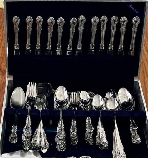 Stainless Steel Flatware Set | EstateSales.org