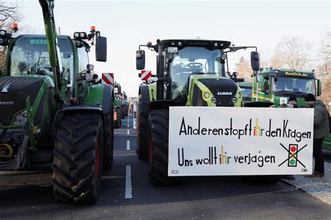 German Farmers Converge on Berlin to Protest Against Government Austerity Plan | The Epoch Times