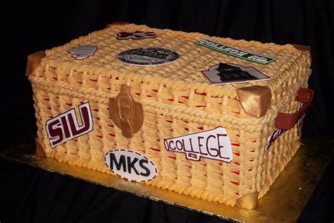 College Trunk Cake | College trunks, Trunk party ideas college, Trunk party