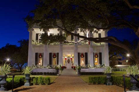 Texas Governor's Mansion Decorated for the Christmas Holiday | Mansions ...