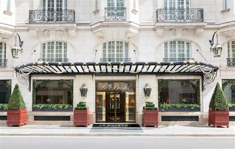 Vogue Reviews: Le Bristol Paris - Vogue Arabia