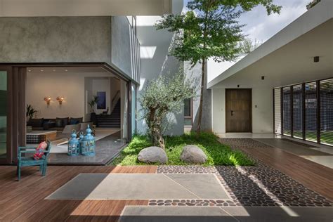 Gallery of Courtyard Villa / MORIQ - 1 | Modern courtyard, Courtyard design, Courtyard house