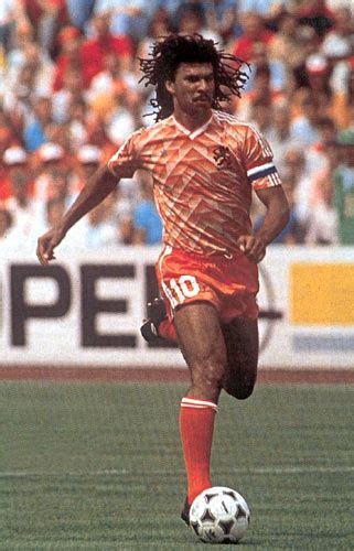 Ruud Gullit capitán holandés en el Campeonato de Europa de 1988 | Sepak bola, Olahraga, Pria