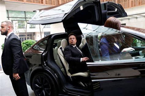 China Gives Elon Musk a Superstar Welcome, High-Level Access